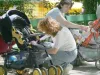 Regulile mai aspre pentru cei care vor să devină asistenţi maternali, aprobate de Guvern