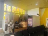 De la automate la 3 cafenele în Aeroportul Braşov. Din prima zi au apărut şi primele nemulţumiri 