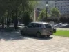 Prioritate „de Iaşi”: Fără nici o jenă, a intrat cu maşina în Parcul Central din Braşov
