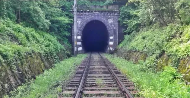 Tunelul feroviar de la Predeal ar putea fi scos la licitaţie anul viitor. Cel mai mare şi cel mai scump din România, va permite un traseu Braşov – Bucureşti de 160 km/h 