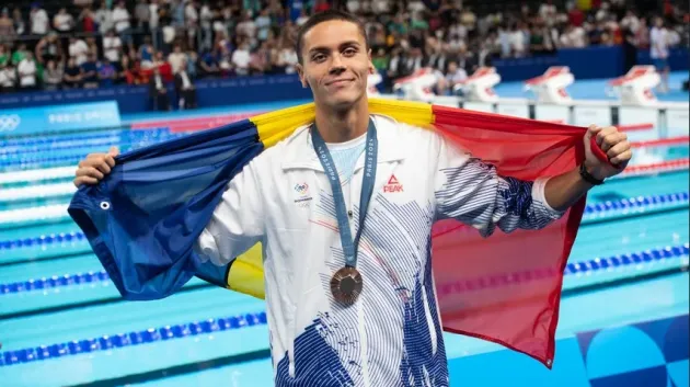 După aur la 200 de metri, bronz la 100