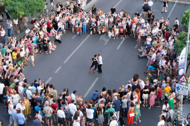O invitaţie la dans în Piaţa Sfatului