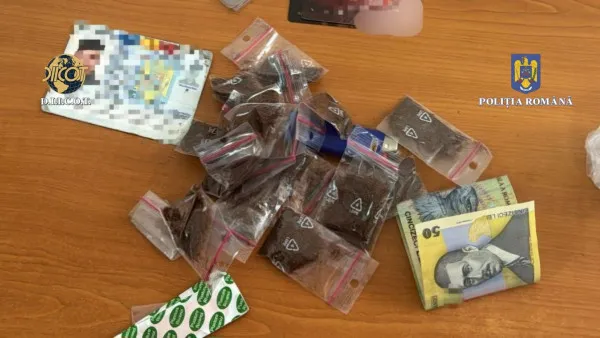 22 de ani, prins după o reclamaţie. Vindea droguri, 40 - 50 de lei o doză