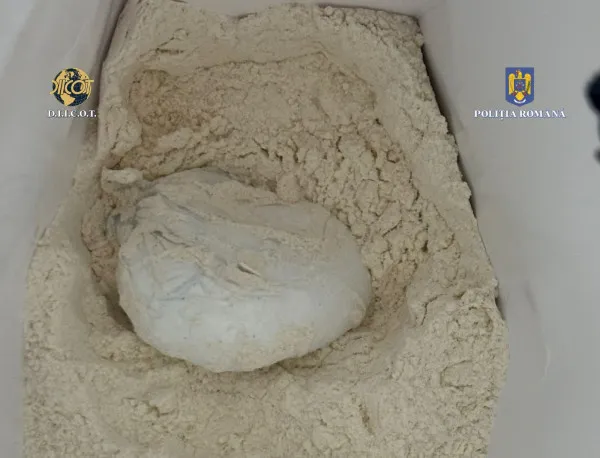 Cu proces pe rol pentru droguri, prins în stradă cu altă marfă de vânzare