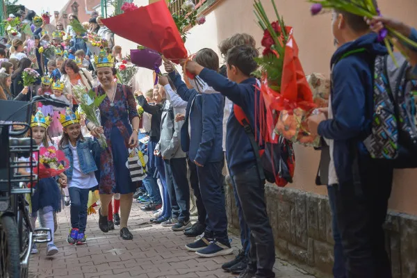 Noile reguli şi vechile probleme ale anului şcolar ce debutează azi 