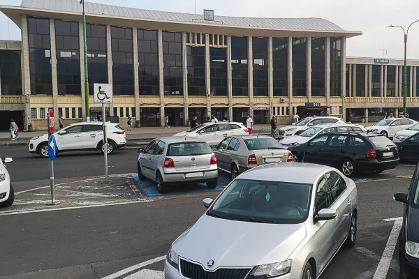Ordine în circulaţia din zona Gării Braşov. Disciplinarea taximetriştilor