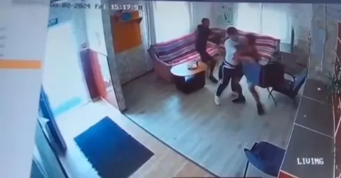 Încă o batistă pe ţambal la Protecţia Copilului Braşov: Luat cu Salvarea din centru după o bătaie, în raport apare „minorii se jucau”
