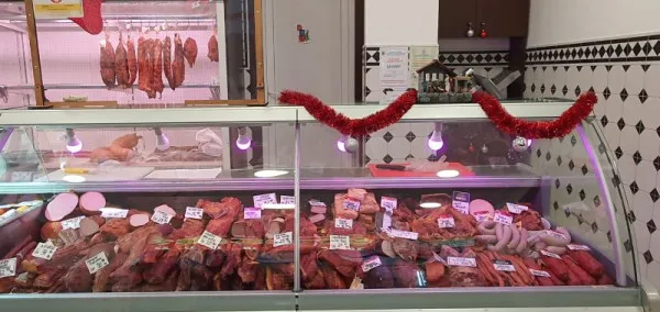 Tu ştii ce mănânci? Ce arată analizele pentru parizerul „marcă proprie” pe care ni-l vând Metro, Auchan, Carrefour, Lidl, Kaufland etc.
