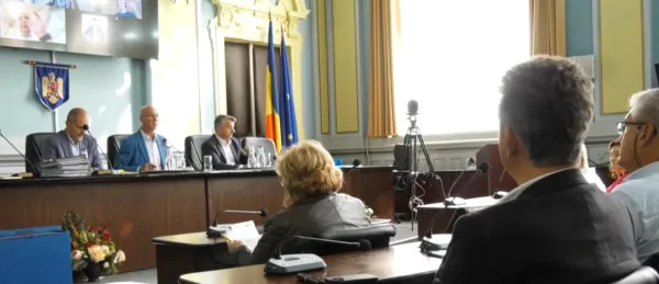 Lucrările la podul de la Voila au intrat în „linie dreaptă”. Anul viitor, în aprilie sau mai se va trece Oltul pe noul pod, a anunţat preşedintele CJ Braşov, Şerban Todorică 