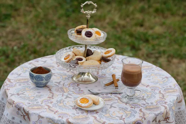 Braşovenii, invitaţi să deguste o „prăjitură domnească” 