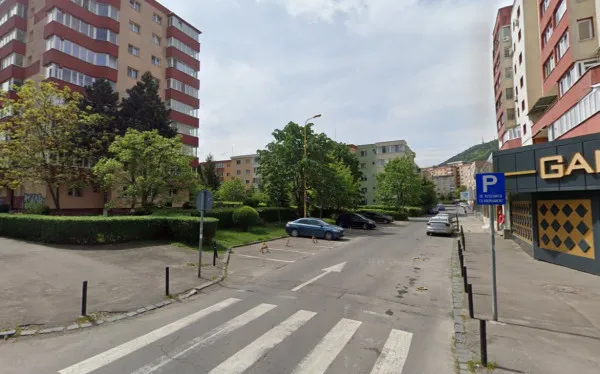 „Clasică” sau „smart”: Un „bloc-parcare” pe Calea Bucureşti - Ucenicilor