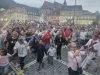 Sute de oameni au dansat în Piaţa Sfatului