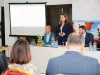 Ca şi Anisie, Deca le-a transmis şefilor din educaţie din ţară că  trebuie „să scăpăm de hârtii şi bibliorafturi”