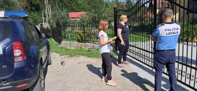 Locuitorii din Bran îşi pot steriliza gratuit câinii şi pisicile. „Nu este nevoie să fete o dată femela, acesta fiind un mit”