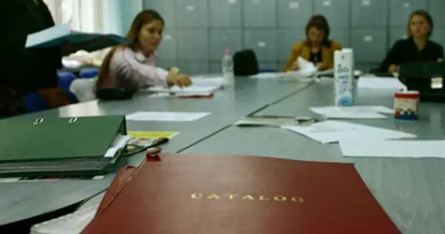 De trei ori mai multe şcoli renunţă la catalogul pe hârtie
