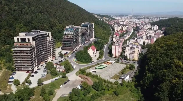 Blocurile de la Tâmpa Gardens, tot „pe nisip”