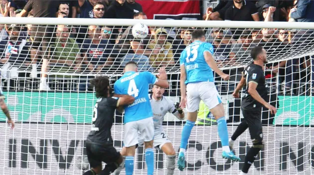 Napoli e noul lider din Italia