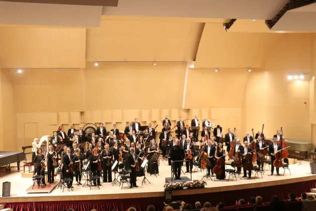 Filarmonica Braşov deschide stagiunea cu Enescu, Strauss şi Ravel