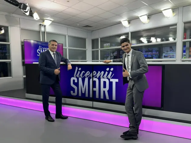 Elevii nu mai au voie să folosească telefoanele mobile nici în pauze