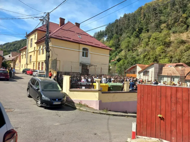 Şcoala începe şi cu ore neacoperite în judeţul Braşov