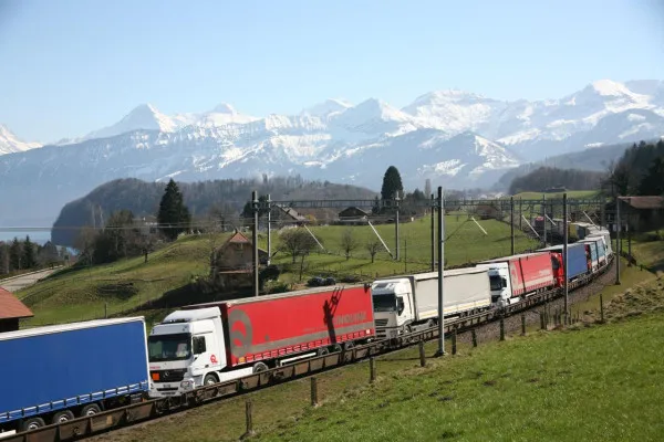 Încărcate la Floreşti, descărcate la Predeal: Şosea rulantă pentru TIR-urile de pe DN1
