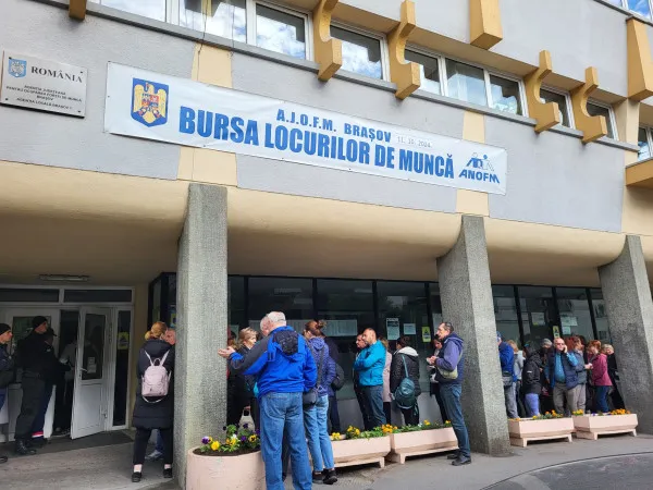 Mulţi chemaţi, puţini aleşi, la Bursa Absolvenţilor: 450 de locuri de muncă, 632 de candidaţi, din care 7 angajaţi şi 64 chemaţi la interviuri