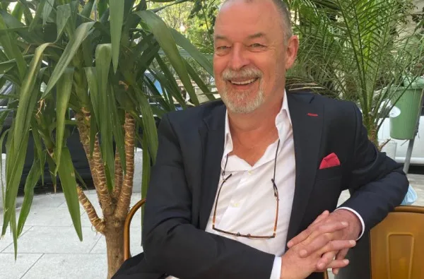 Braşovenii, chemaţi să voteze „Români în acţiune”. Lista pentru Camera Deputaţilor este deschisă de un francez, Vanhoutte Jean - Pierre Clement Romain, care s-a vrut primar la Hălchiu