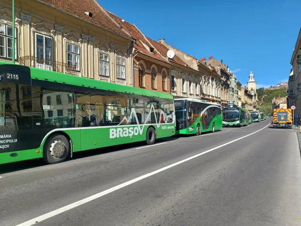 A salvat o viaţă, dar a blocat Braşovul