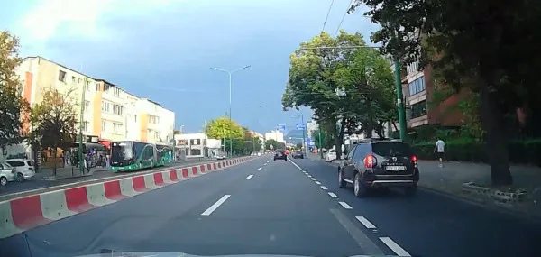 Ignorăm sau nu linia continuă „BUS”?