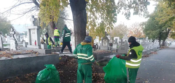 Cimitirul Municipal, curăţat pentru Luminaţie şi Moşii de Iarnă