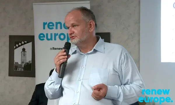 Preşedintele AMB Braşov, Dragoş David, speră să ajungă în Parlamentul României. El şi fostul ministru al Finanţelor, Gheorghe Ialomiţianu, deschid lista Partidului Forţa Dreptei pentru Camera Deputaţilor