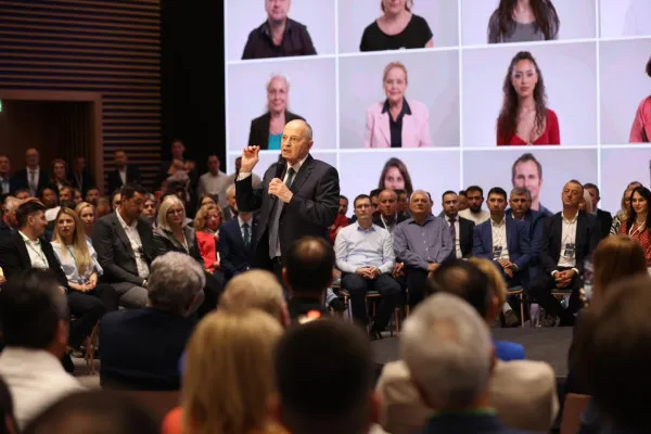 Pe cine ar alege Geoană ca premier? Cine sunt oamenii care îl sfătuiesc şi cu cine ar face echipă la Cotroceni