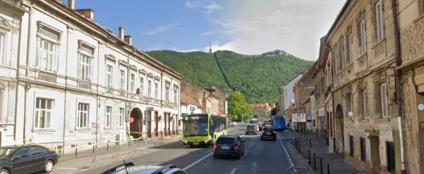 Primele decizii: Autobuzele se întorc pe Lungă, benzile BUS se reîntorc la proiectare. Semafoarele de la giraţii rămân: le regândim
