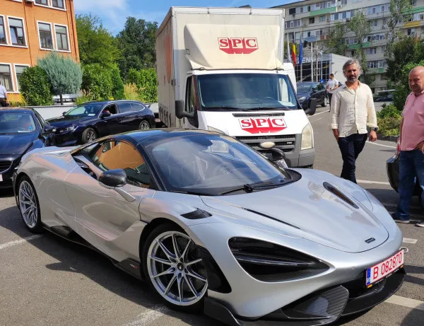 Din curtea RAR: Avion cu 4 roţi şi „o McLaren de bani”