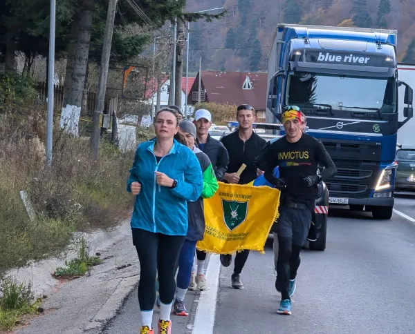 „Eroii nu mai au nevoi, eroii ne mai au pe noi”. Ştafeta Veteranilor, pentru al 10-lea an, la Braşov