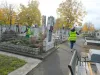 Cimitirul, ca primarul: 200 de metri cubi de gunoaie scoase de pe mormintele braşovenilor
