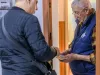 Poştaşii încep să aducă scrisorile de la ANAF: 1 leu la stat, 1 leu în buzunar