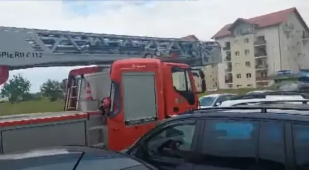 Primăria Făgăraş face reparaţii de 125.000 de lei într-un bloc ANL, după un incendiu pornit în casa liftului