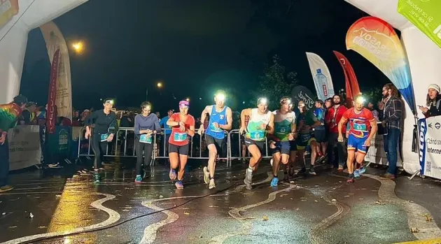 Regele şi regina Tâmpei: au urcat, noaptea, pe vârful Braşovului în 20 de minute