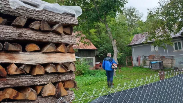 „Rabla pentru sobe”: câte 10.000 de lei, pentru a arde cu 35 – 50% mai puţine lemne