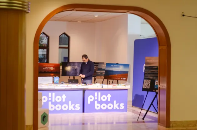 Expoziţia apei din mijlocul cărţilor 