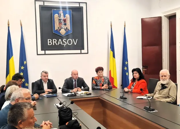 Şedinţă festivă la Prefectura Braşov. Vârstnicii au fost sărbătoriţi, de ziua lor