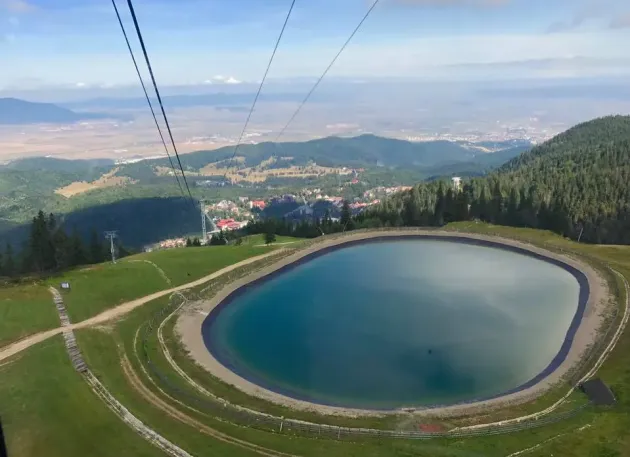 Pregătirile pentru deschiderea pârtiilor din Poiana Braşov, în linie dreaptă 