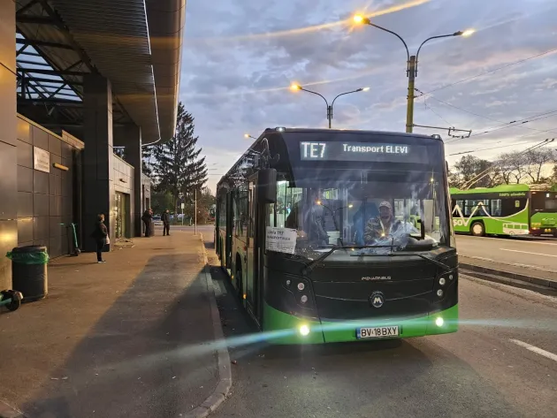 RATBV are aproape 11.000 de elevi abonaţi. Aceştia vor putea călători gratuit până în luna august a anului 2025 