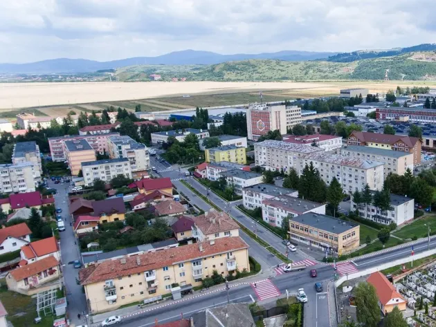 A „scăpat” volanul, a „ras” 3 maşini