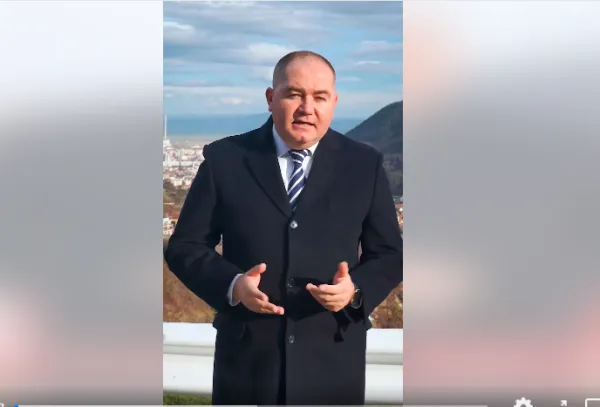 „Oameni grei din toate partidele Votează Mircea Geoană”. De ce ar face asta brașoveni din SOS, USR, AUR, PNL – o analiză din Brașov