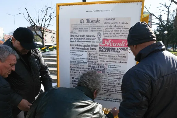 Crosul „15 Noiembrie”, gratuit în acest an. La Spitalul Clinic Judeţean de Urgenţă Braşov sunt expuse documente ale Securităţii