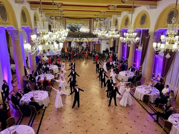 „Balul Vienez”, scenă de debut pentru 20 de liceeni