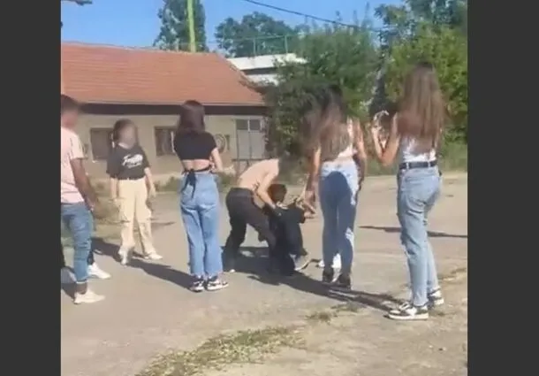 În 7 din 10 cazuri, agresorul e un coleg/prieten