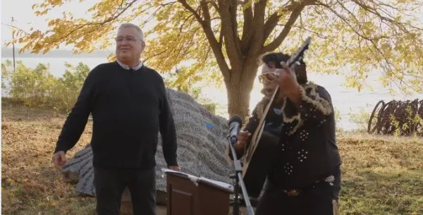 „Haida, haida, domnu Ciucă / Să îi pui pe coji de nucă”